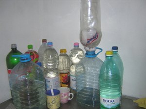 2008 gagesti flessen water keuken .jpg